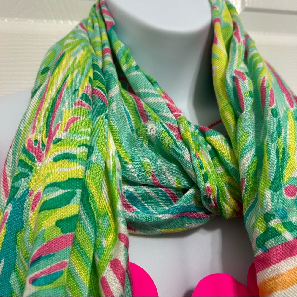 Lilly Pulitzer Murfee Tropical Storm Scarf with Hot Pink Fringe - Rare 2015 - Picture 7 of 11